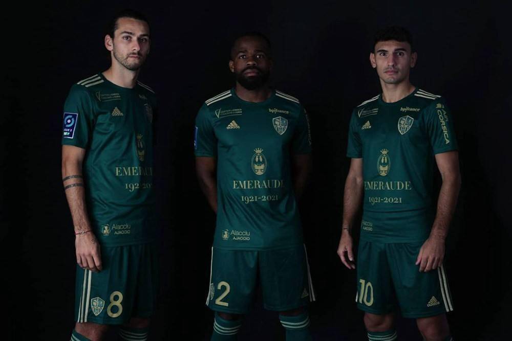 包含瓦朗谢纳客场逆转，取得法国联赛胜利的词条