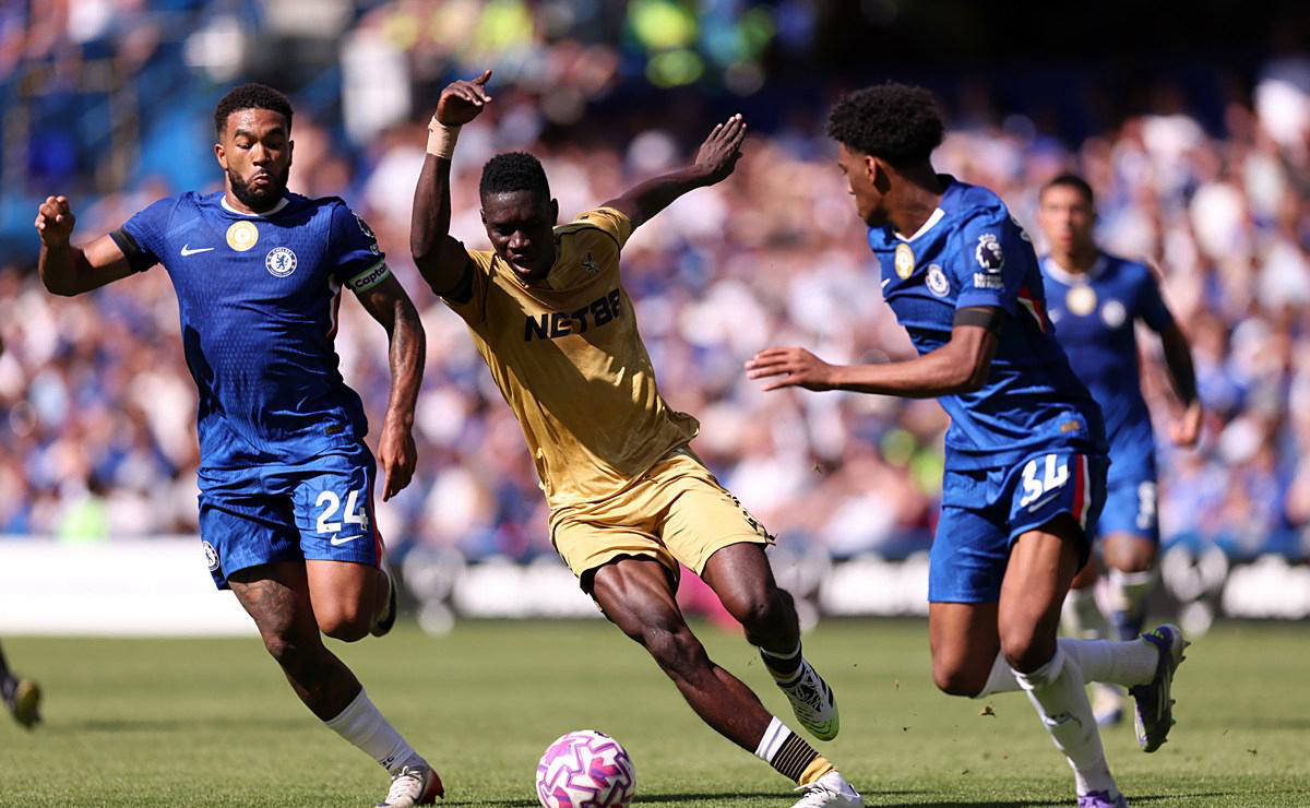 包含切尔西主场大胜，继续保持领先优势的词条