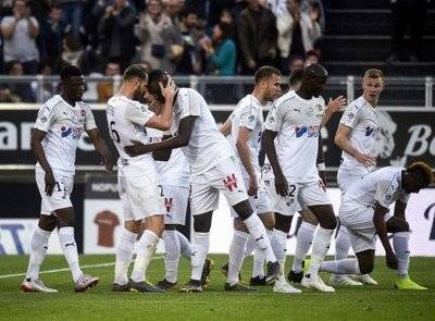 亚眠客场告捷,赢得宝贵三分 亚眠客场告捷,赢得宝贵三分