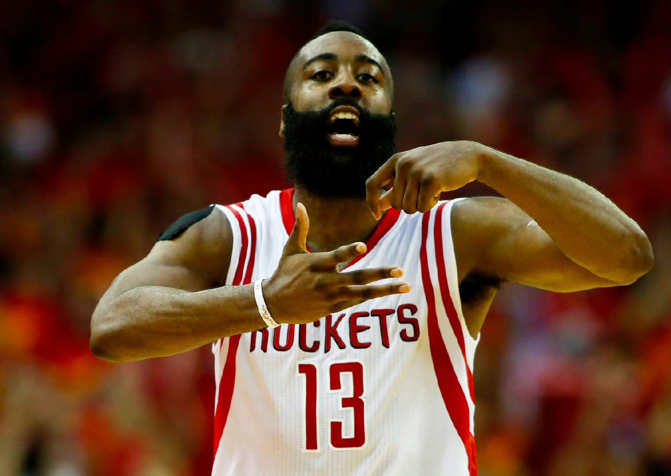 关于雄鹿队大胜对手，稳固东部第一位置的信息