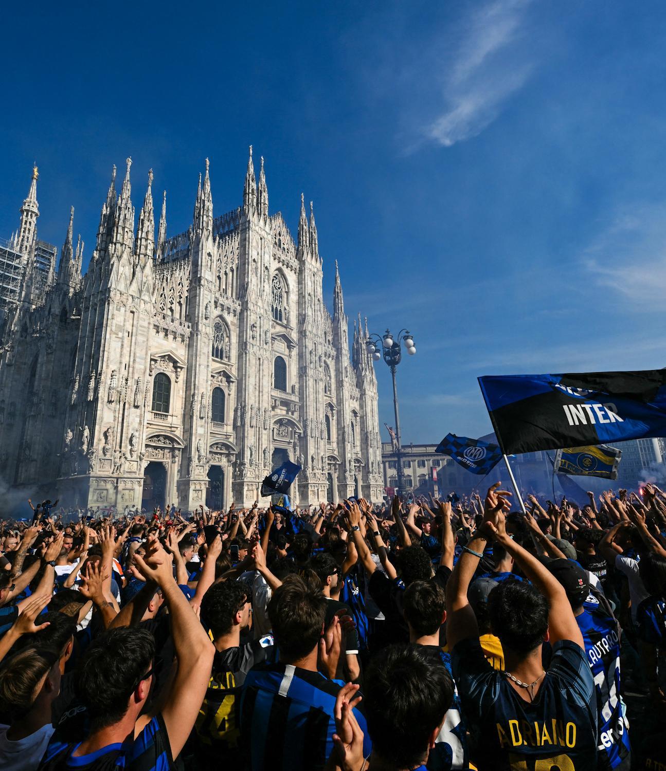 包含巴黎圣日耳曼与AC米兰展开激烈对决，欧洲比赛一触即发的词条