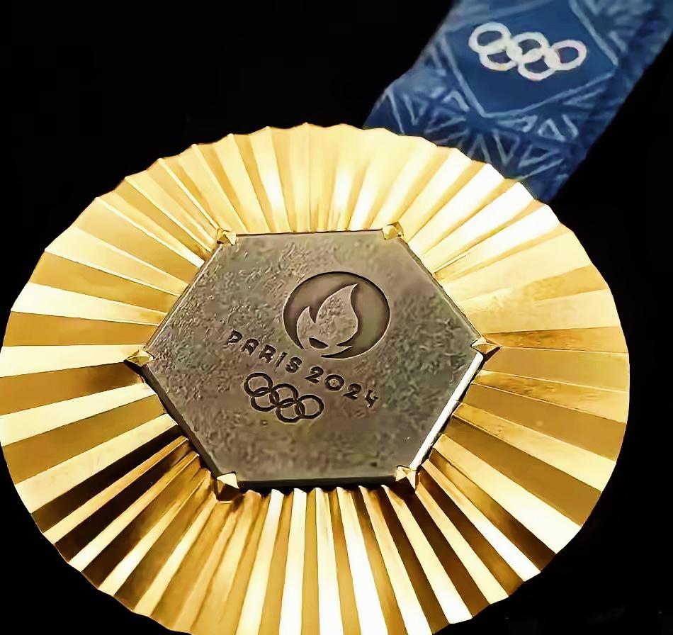 加拿大体操选手夺得银牌