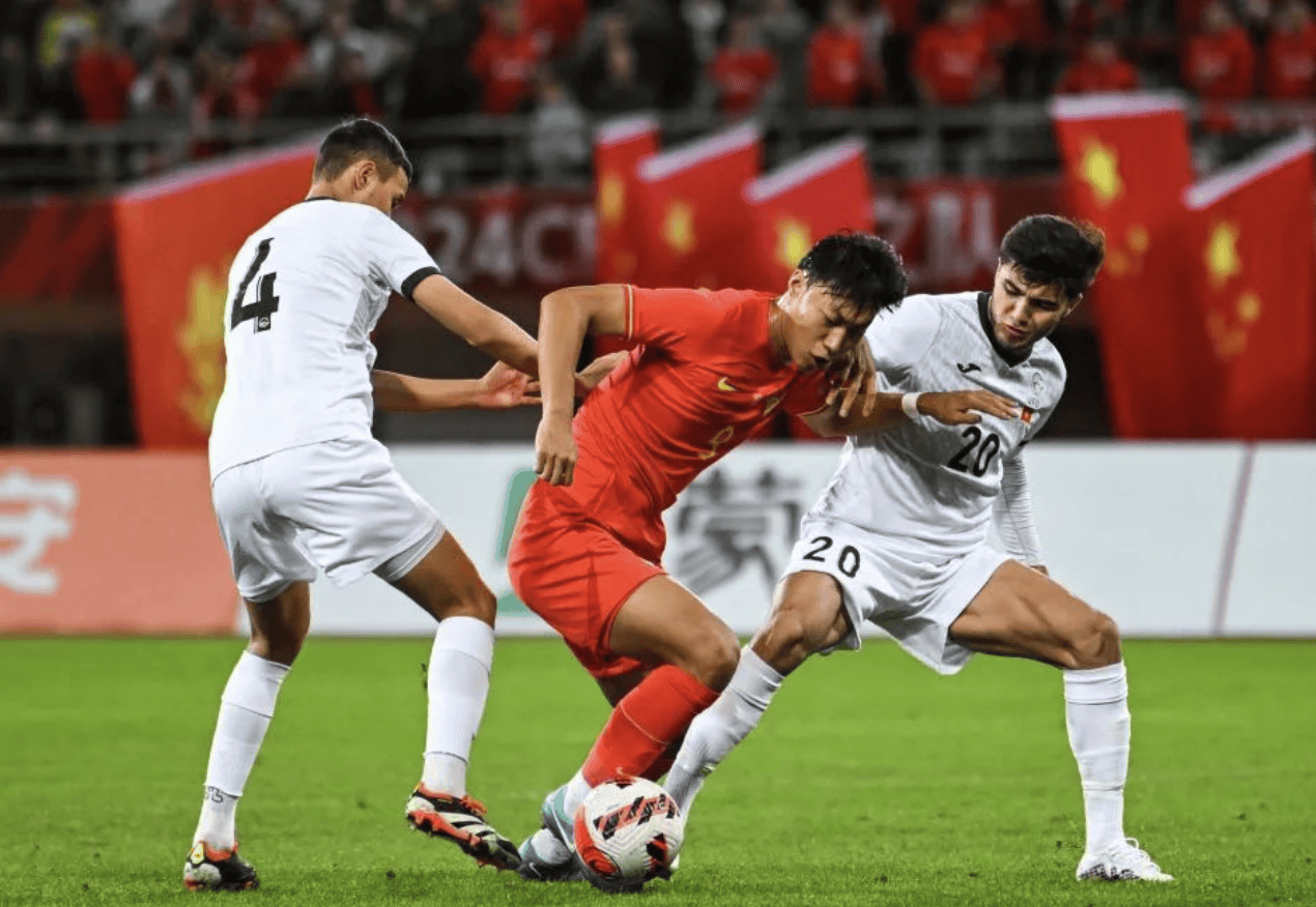 包含国内足球联赛精彩赛况，球队实力对决的词条