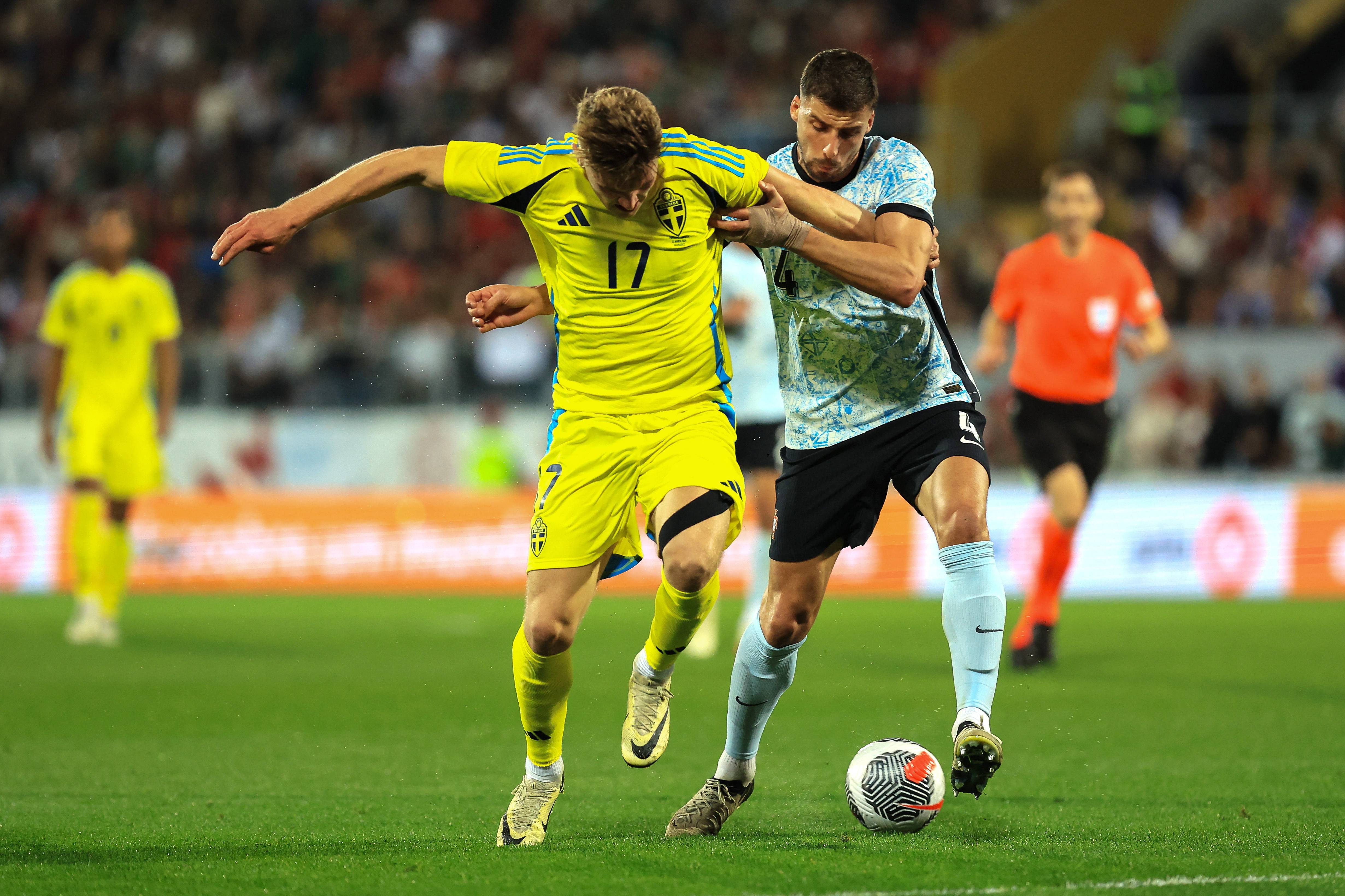 足球比赛的精彩犹如舞台表演