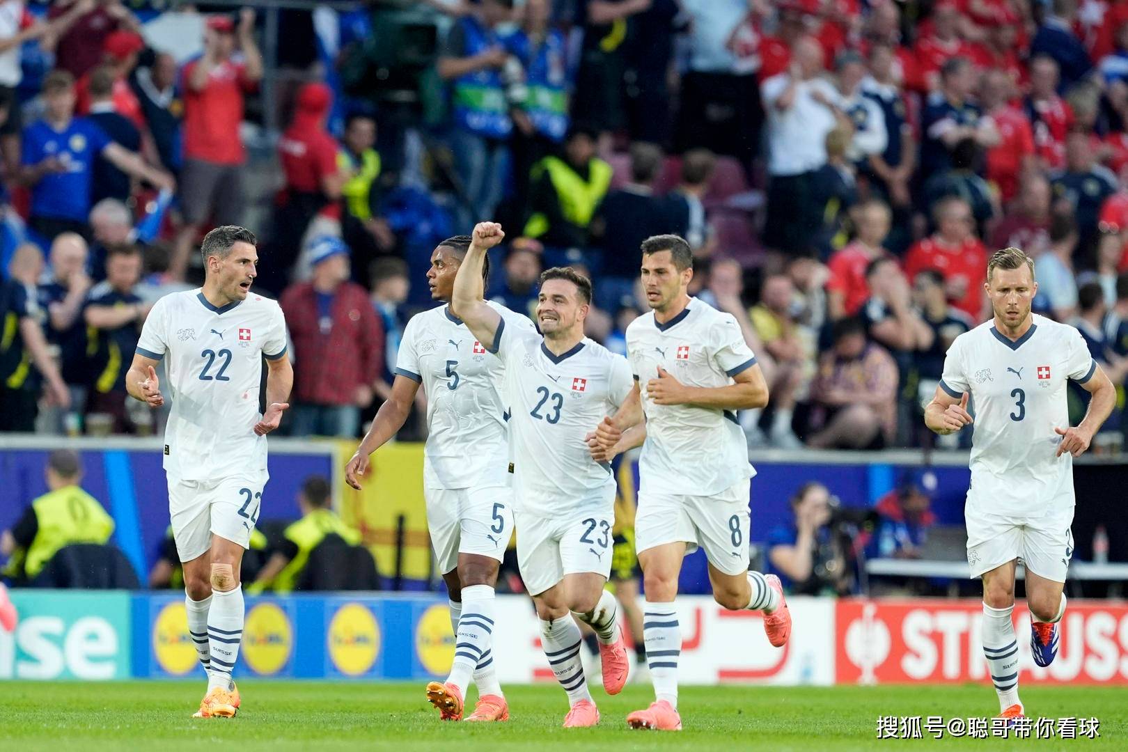 包含波兰主场大胜瑞士，欧预赛前景一片光明的词条